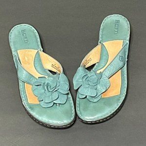 Women's Born Sandals.  Green.  Size 8